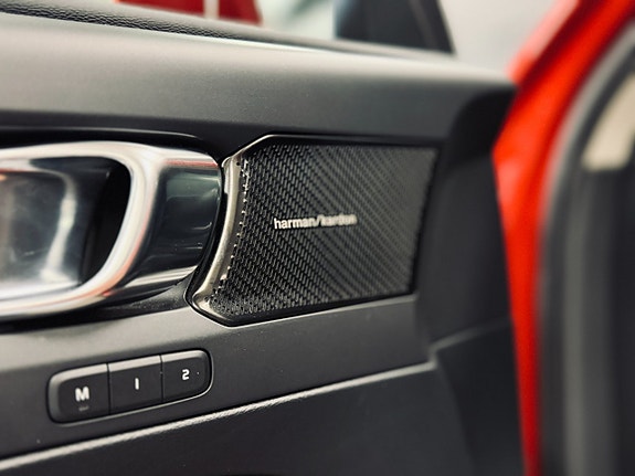 Volvo XC40 14 of 27