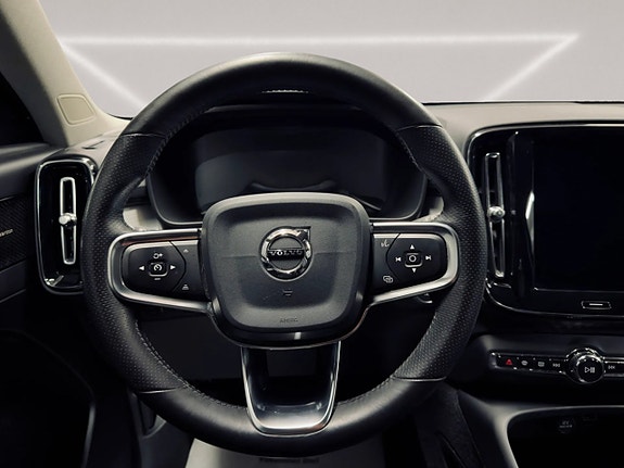 Volvo XC40 16 of 27