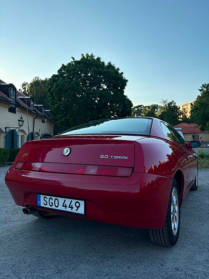 Alfa Romeo GTV 8 of 13