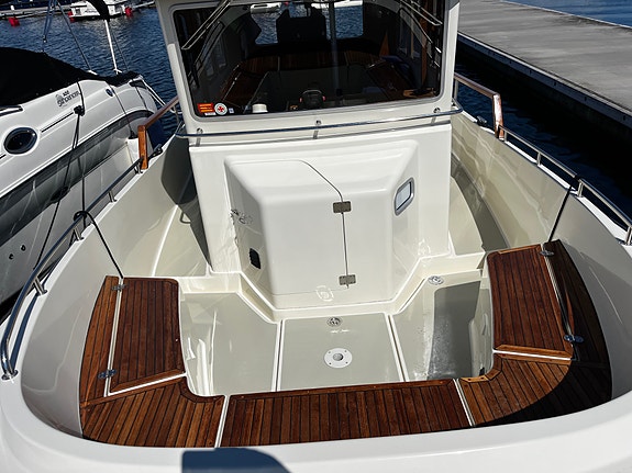 Targa 27.1 - 04, Volvo Penta D6-310 2 of 3