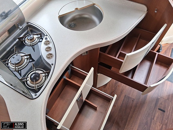Carthago Chic E-Line I50 Yachting / Hydrauliska stödben / Dragkrok 18 of 21