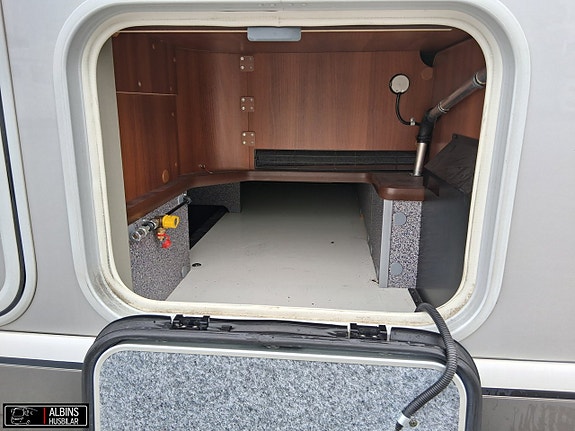 Carthago Chic E-Line I50 Yachting / Hydrauliska stödben / Dragkrok 6 of 21
