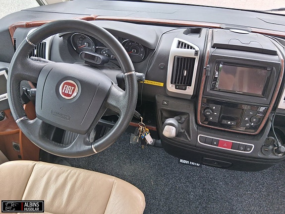 Carthago Chic E-Line I50 Yachting / Hydrauliska stödben / Dragkrok 14 of 21