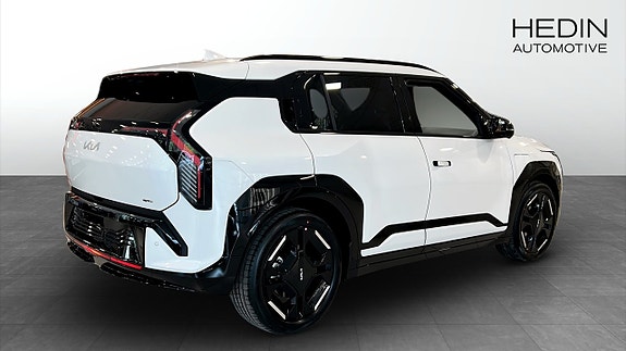Kia EV3 2 of 12