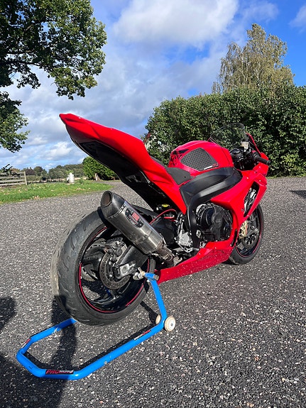 Suzuki Gsxr 1000 2 of 8