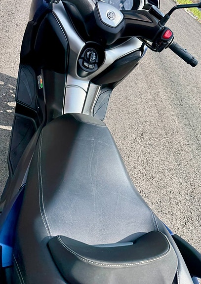 Yamaha X-max 300 8 of 16