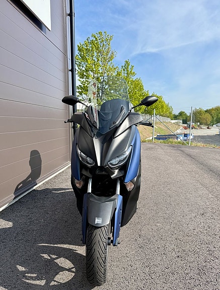 Yamaha X-max 300 15 of 16