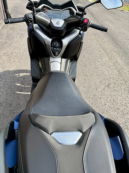 Yamaha X-max 300 6 of 16