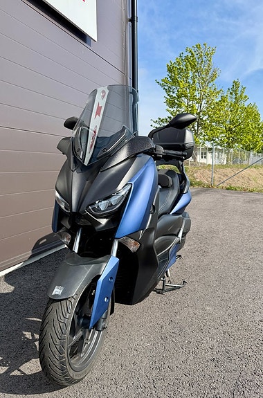 Yamaha X-max 300 16 of 16