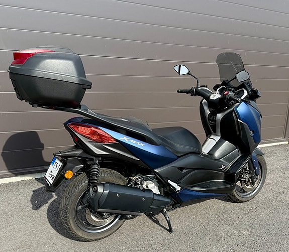 Yamaha X-max 300 3 of 5