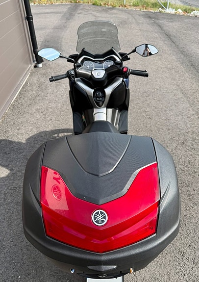 Yamaha X-max 300 4 of 5