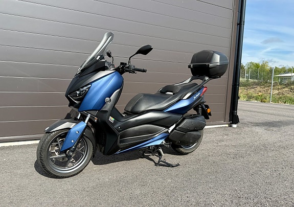 Yamaha X-max 300 13 of 16