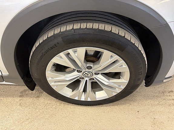 Volkswagen Passat Alltrack 4 of 5