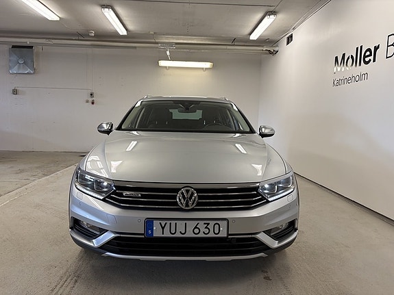 Volkswagen Passat Alltrack 3 of 5
