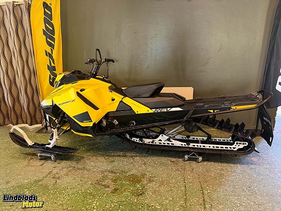 Ski-Doo Summit X 154" 850 E-tec -20 m. SHOT 2 of 5