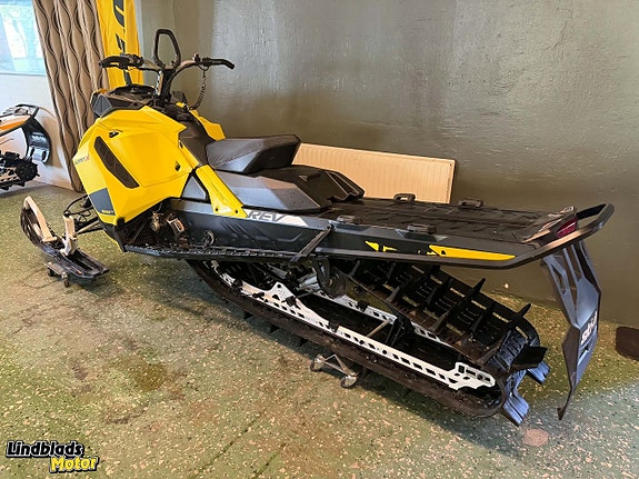Ski-Doo Summit X 154" 850 E-tec -20 m. SHOT 3 of 5