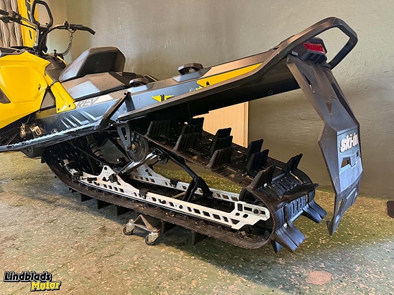Ski-Doo Summit X 154" 850 E-tec -20 m. SHOT 4 of 5