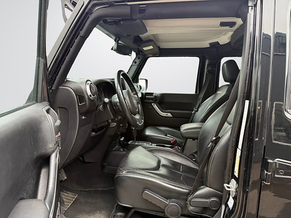 Jeep Wrangler Unlimited 9 of 23