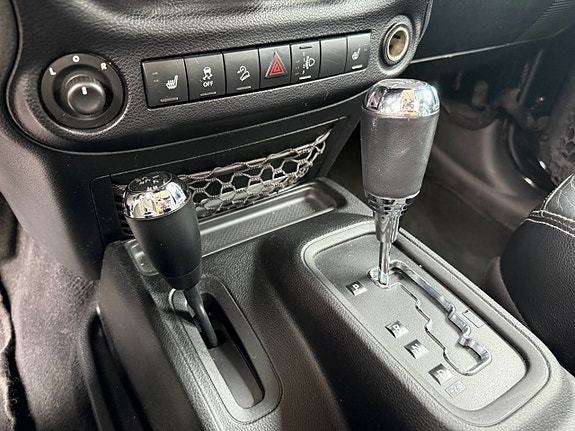 Jeep Wrangler Unlimited 14 of 23