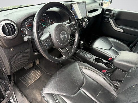 Jeep Wrangler Unlimited 8 of 23
