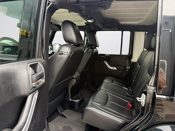 Jeep Wrangler Unlimited 18 of 23
