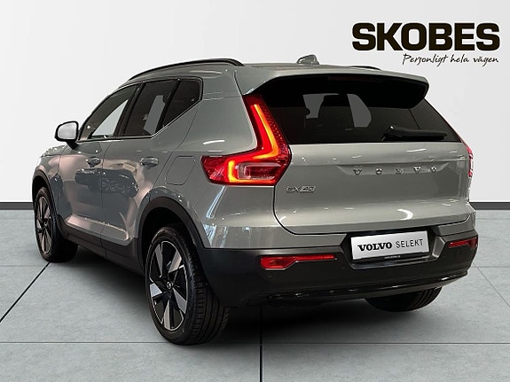 Volvo EX40 3 of 3