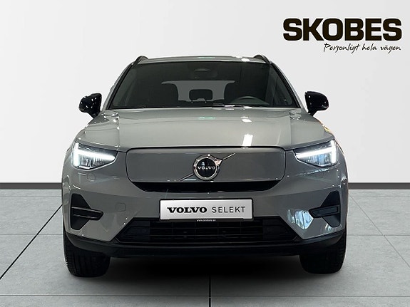 Volvo EX40 2 of 3
