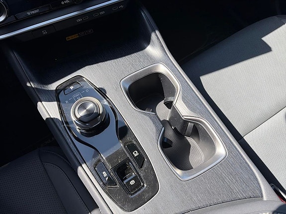 Lexus RZ350e 14 of 24
