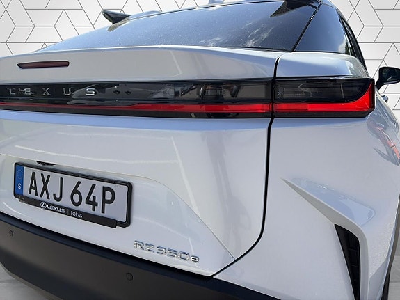 Lexus RZ350e 22 of 24