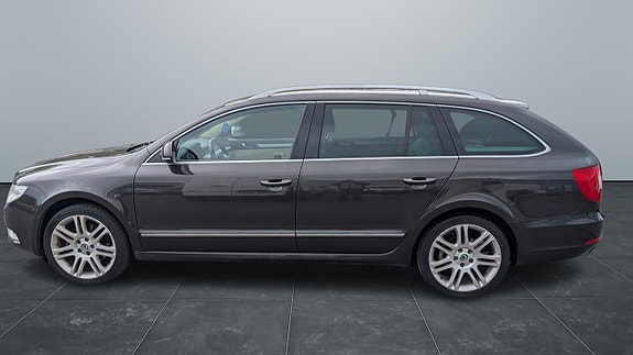 Skoda Superb 2 of 5