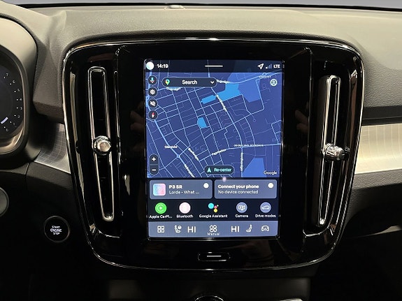 Volvo XC40 12 of 16