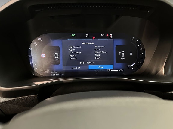Volvo XC40 11 of 16