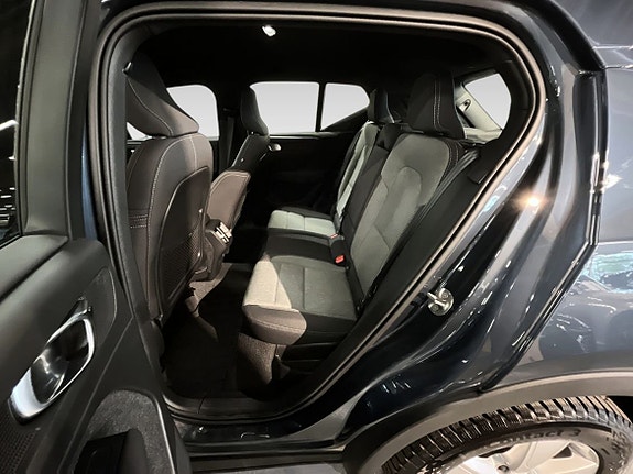 Volvo XC40 10 of 16