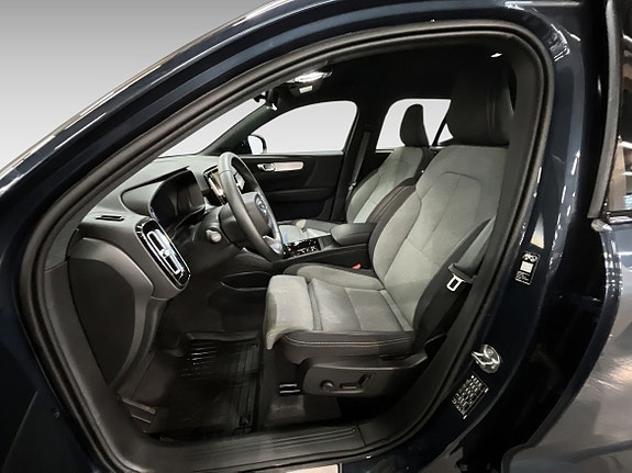 Volvo XC40 9 of 16