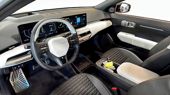 Kia EV4 8 of 12