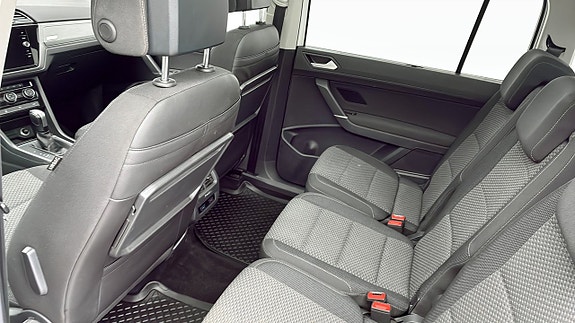 Volkswagen Touran 13 of 16