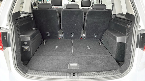 Volkswagen Touran 16 of 16