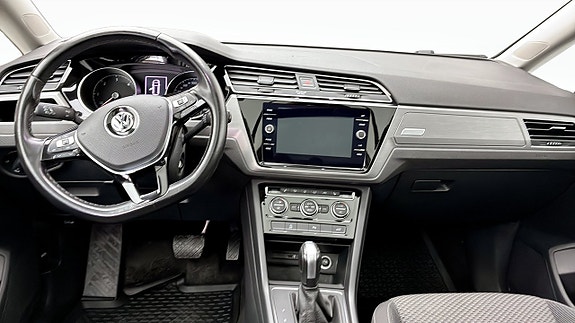 Volkswagen Touran 11 of 16