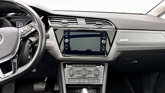 Volkswagen Touran 10 of 16
