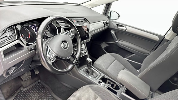 Volkswagen Touran 7 of 16
