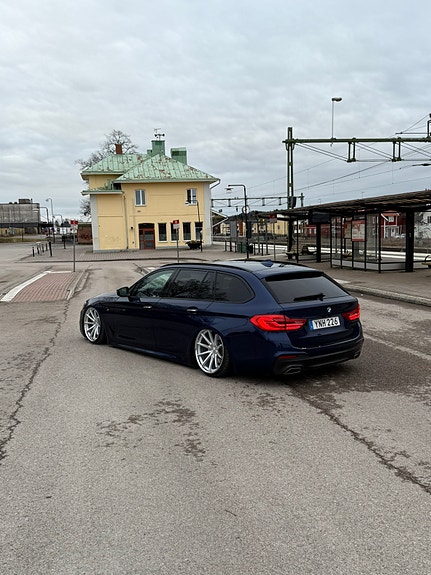 BMW 520d 2 of 4