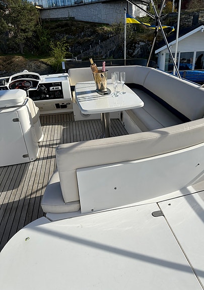 Princess 54 flybridge 3 of 10