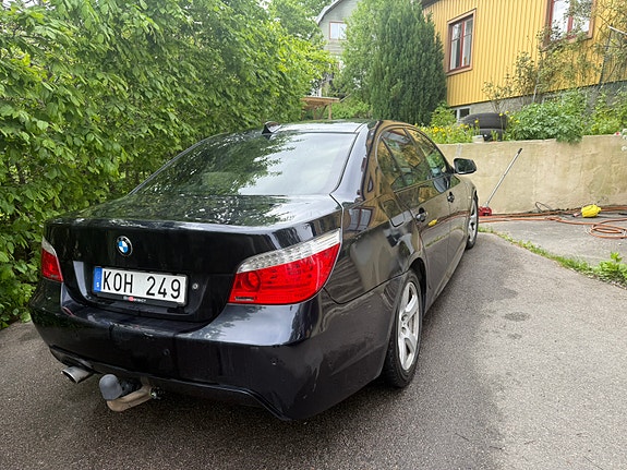 BMW 520d 3 of 5