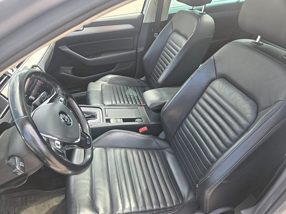 Volkswagen Passat Alltrack 9 of 21