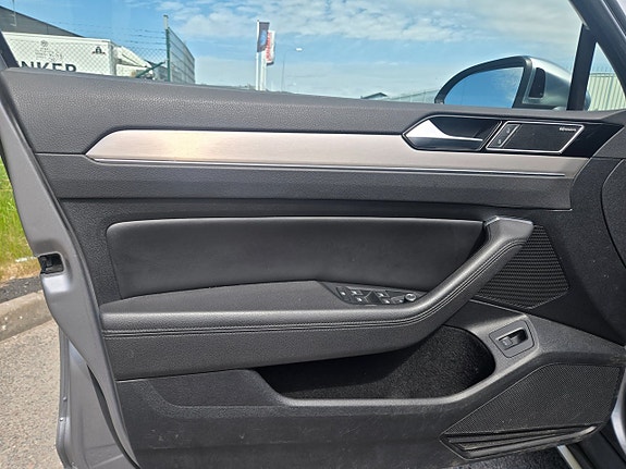 Volkswagen Passat Alltrack 8 of 21