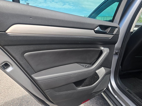 Volkswagen Passat Alltrack 10 of 21