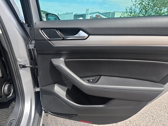 Volkswagen Passat Alltrack 12 of 21