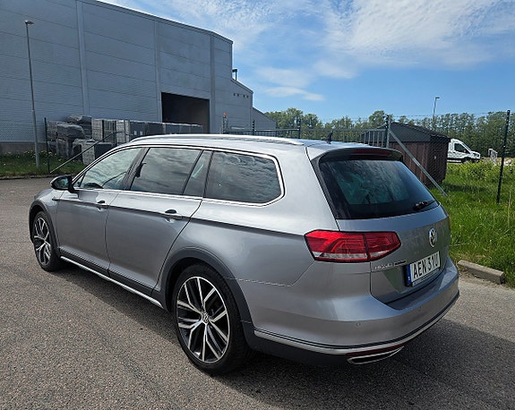 Volkswagen Passat Alltrack 3 of 5