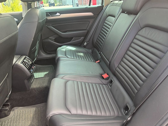 Volkswagen Passat Alltrack 11 of 21