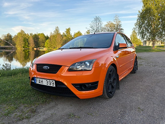 Ford Focus 2 of 5